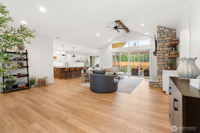 17905 28th Street E, Lake Tapps, WA 98391