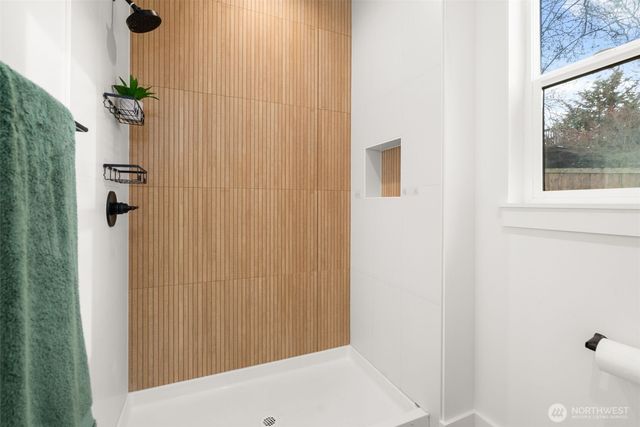 17905 28th Street E, Lake Tapps, WA 98391