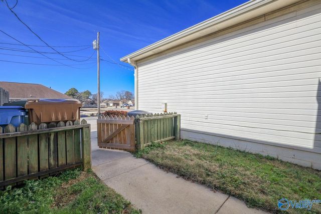 427 Cherry Street NW, Hartselle, AL 35640