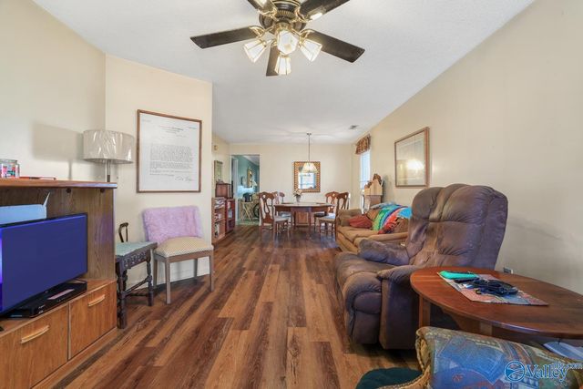 427 Cherry Street NW, Hartselle, AL 35640