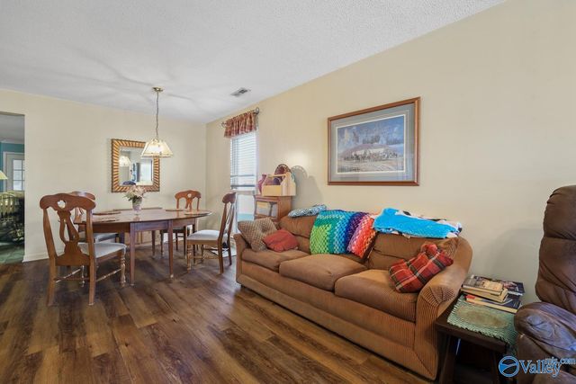 427 Cherry Street NW, Hartselle, AL 35640