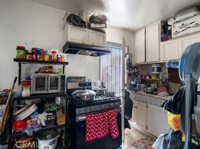 1930 W Manchester, Los Angeles, CA 90047