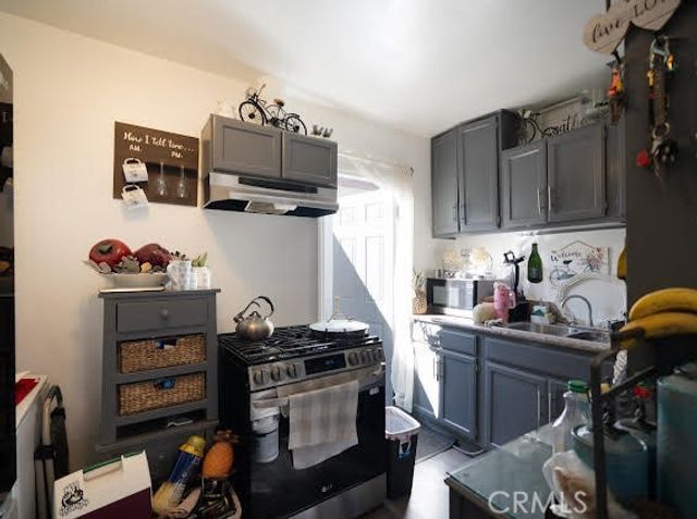 1930 W Manchester, Los Angeles, CA 90047