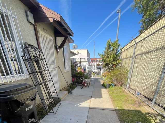 1930 W Manchester, Los Angeles, CA 90047