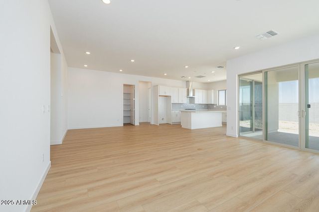 1910 E Empeltre Road, San Tan Valley, AZ 85140