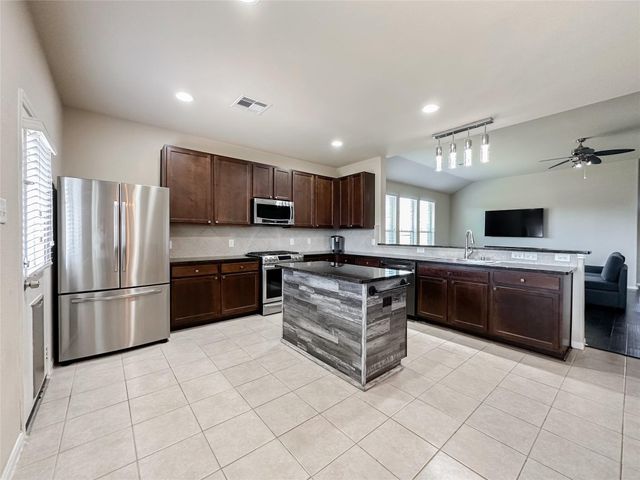 332 Country Crossing Circle, Magnolia, TX 77354