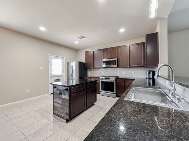 332 Country Crossing Circle, Magnolia, TX 77354