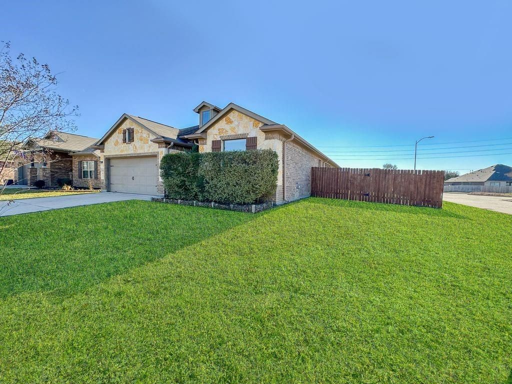 332 Country Crossing Circle, Magnolia, TX 77354