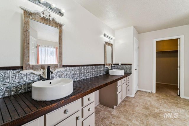 11761 Tidewater St, Caldwell, ID 83605