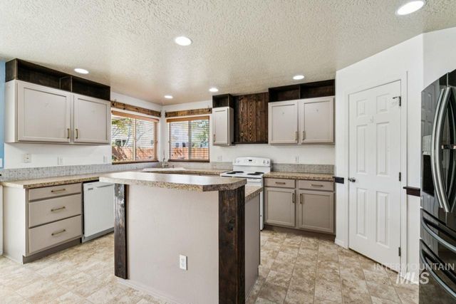 11761 Tidewater St, Caldwell, ID 83605