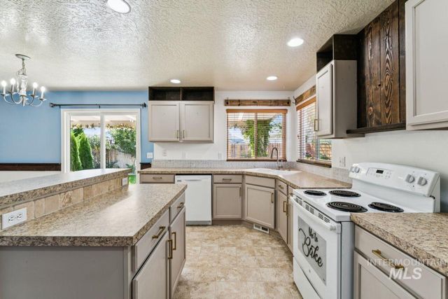 11761 Tidewater St, Caldwell, ID 83605