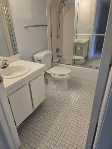 6850 10th Avenue N 406, Greenacres, FL 33467