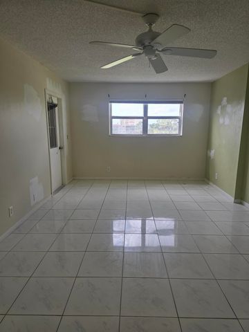 6850 10th Avenue N 406, Greenacres, FL 33467