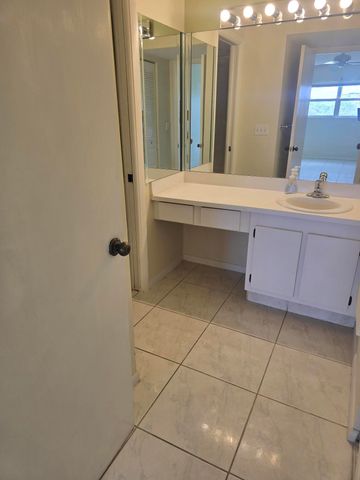 6850 10th Avenue N 406, Greenacres, FL 33467
