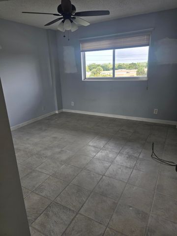 6850 10th Avenue N 406, Greenacres, FL 33467