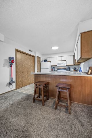 56 West Side Drive, Iowa City, IA 52246