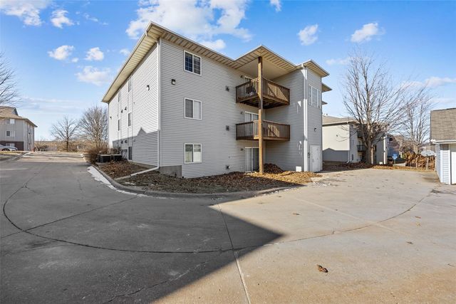 56 West Side Drive, Iowa City, IA 52246