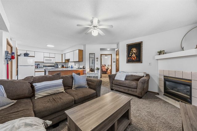 56 West Side Drive, Iowa City, IA 52246