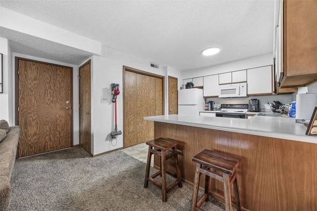 56 West Side Drive, Iowa City, IA 52246