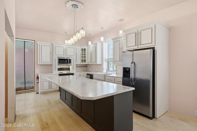 706 NELSON DRIVE, Jefferson City, MO 65101