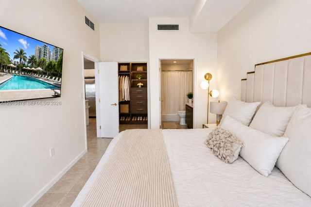 7930 East Dr 506, North Bay Village, FL 33141
