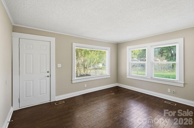 2955 Amay James Avenue, Charlotte, NC 28208