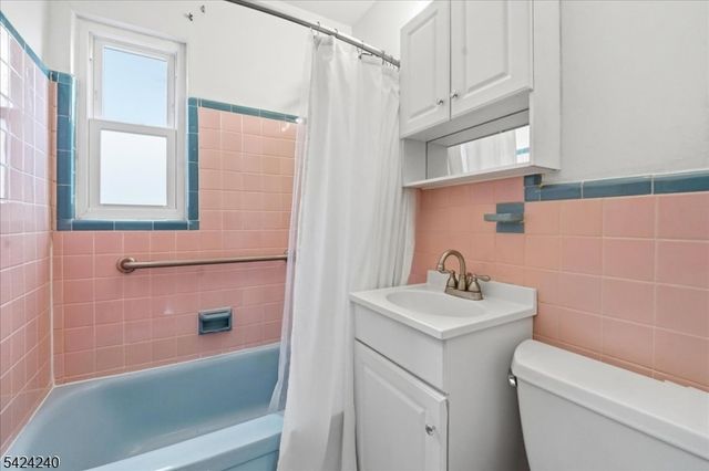 51 Albert Ter, Bloomfield Twp., NJ 07003