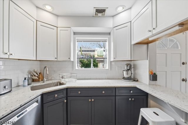 51 Albert Ter, Bloomfield Twp., NJ 07003