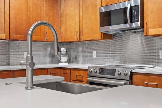 1900 Barton Springs RD 3031, Austin, TX 78704