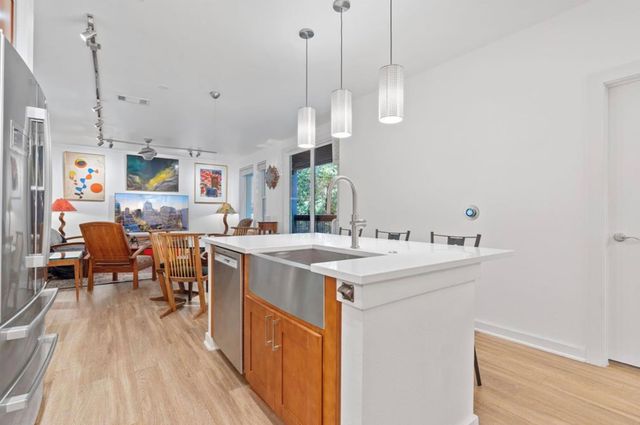 1900 Barton Springs RD 3031, Austin, TX 78704