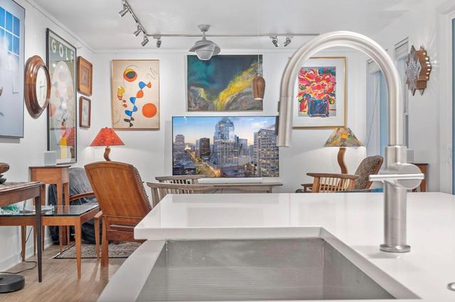 1900 Barton Springs RD 3031, Austin, TX 78704