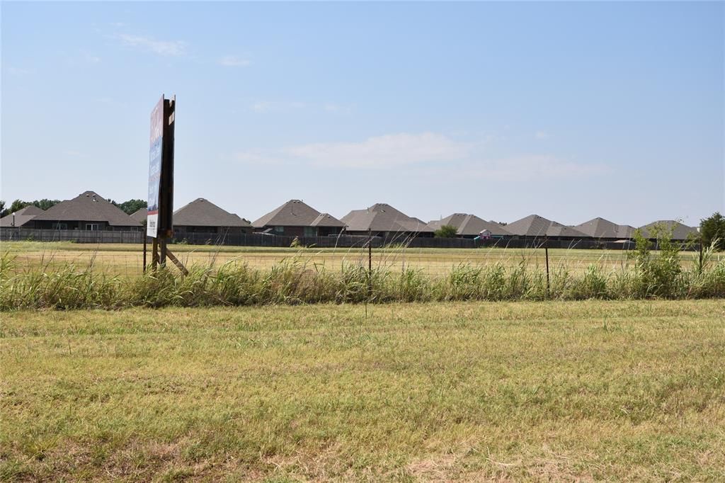 Image 1 of property listing at 13800 N County Line Road, Yukon, OK 73099