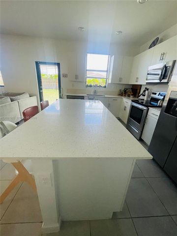 11942 SW 239th St, Homestead, FL 33032