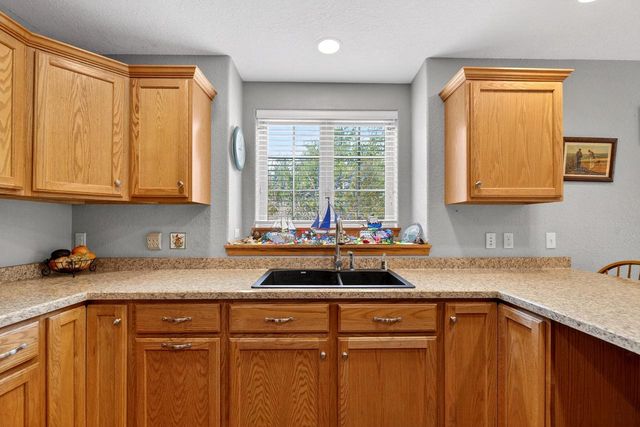 760 Mill Pond ROAD, Dousman, WI 53118