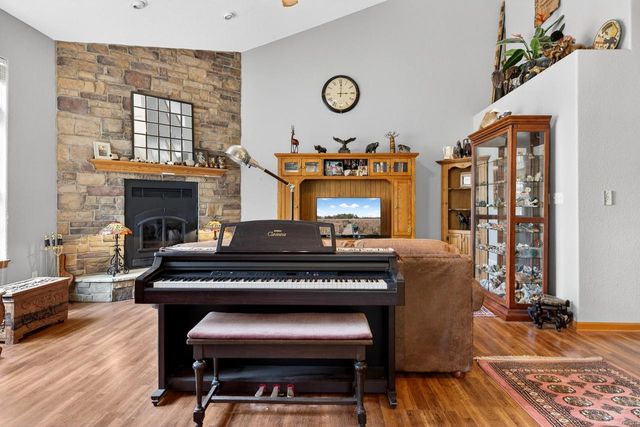 760 Mill Pond ROAD, Dousman, WI 53118