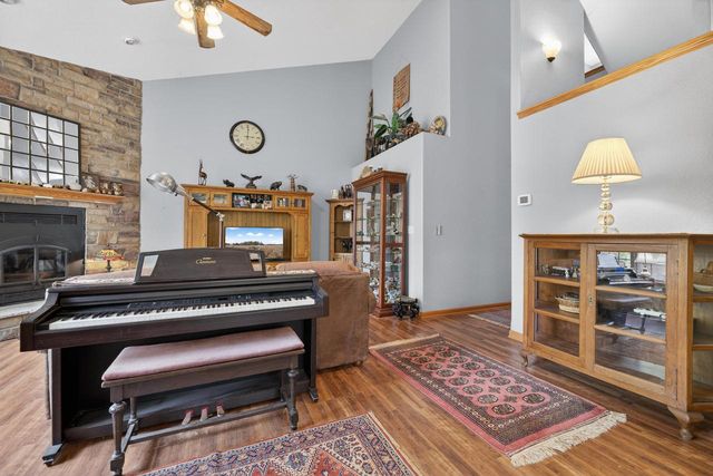 760 Mill Pond ROAD, Dousman, WI 53118