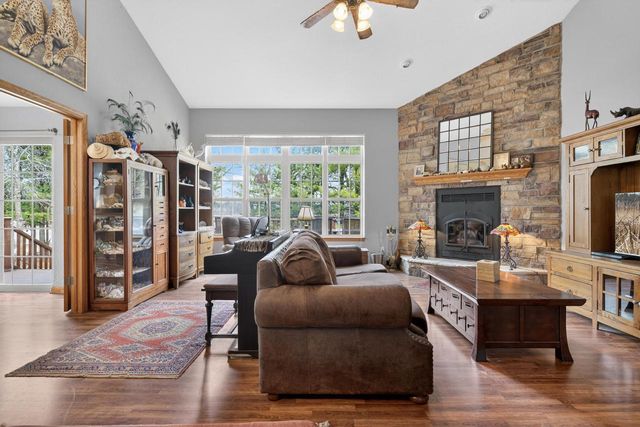 760 Mill Pond ROAD, Dousman, WI 53118