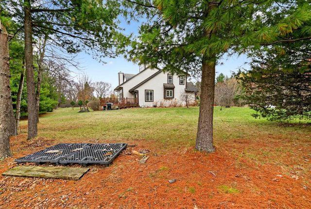760 Mill Pond ROAD, Dousman, WI 53118