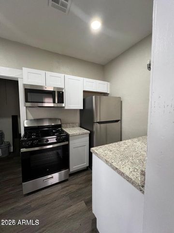 2032 W ADAMS Street, Phoenix, AZ 85009