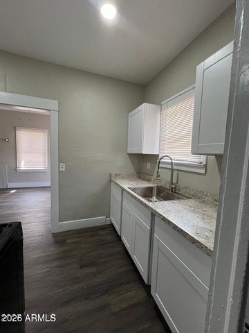 2032 W ADAMS Street, Phoenix, AZ 85009