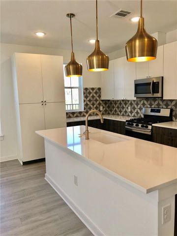 2624 Metcalfe RD 6, Austin, TX 78741