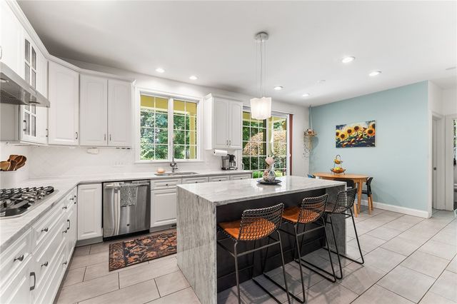 481 Glen Hill Drive, North Kingstown, RI 02874