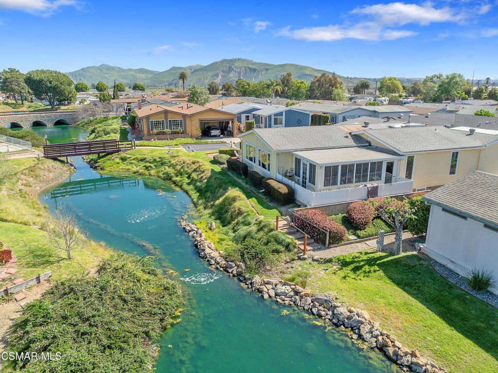 Image 2 of property listing at 114 Poinsettia Gardens Drive 114, Ventura, CA 93004