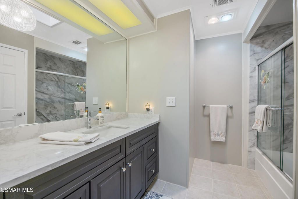 Image 21 of property listing at 114 Poinsettia Gardens Drive 114, Ventura, CA 93004