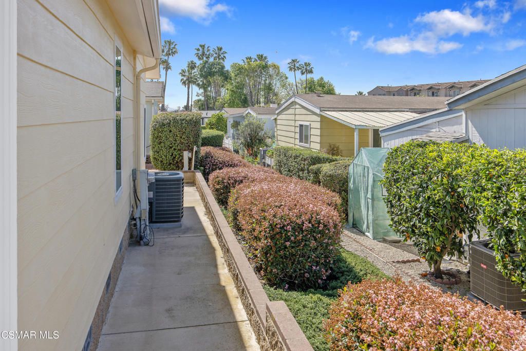 Image 39 of property listing at 114 Poinsettia Gardens Drive 114, Ventura, CA 93004