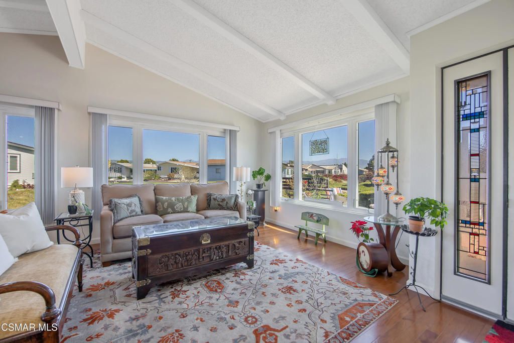 Image 5 of property listing at 114 Poinsettia Gardens Drive 114, Ventura, CA 93004