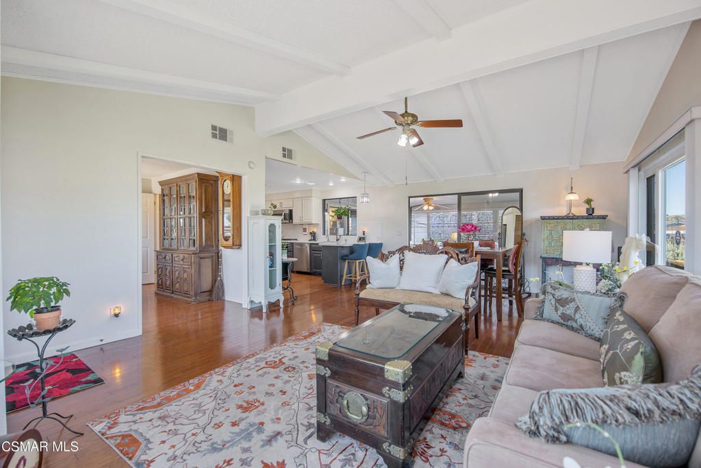 Image 6 of property listing at 114 Poinsettia Gardens Drive 114, Ventura, CA 93004