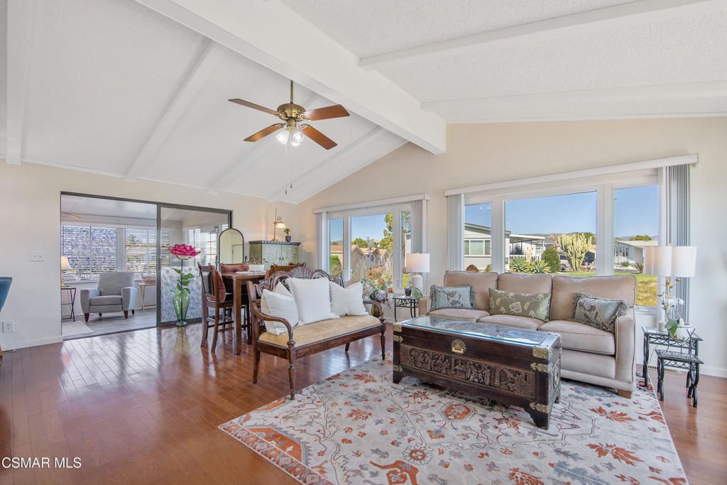 Image 7 of property listing at 114 Poinsettia Gardens Drive 114, Ventura, CA 93004