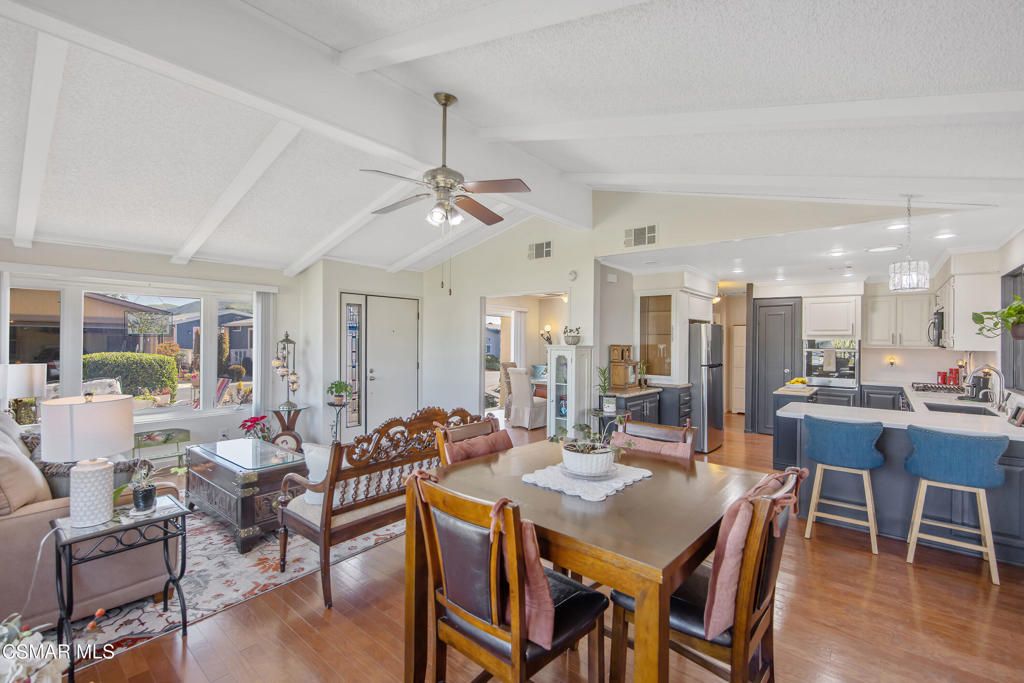 Image 9 of property listing at 114 Poinsettia Gardens Drive 114, Ventura, CA 93004