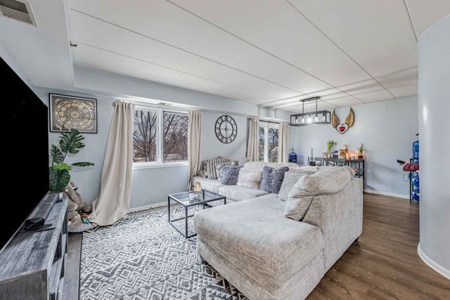 9527 S 54th Avenue 2B, Oak Lawn, IL 60453